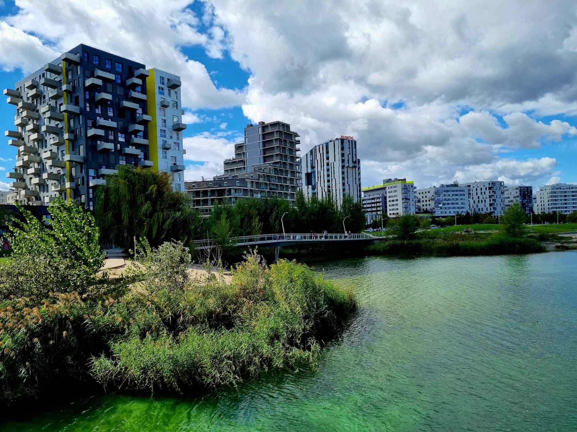 The artificial lake in Seestadt